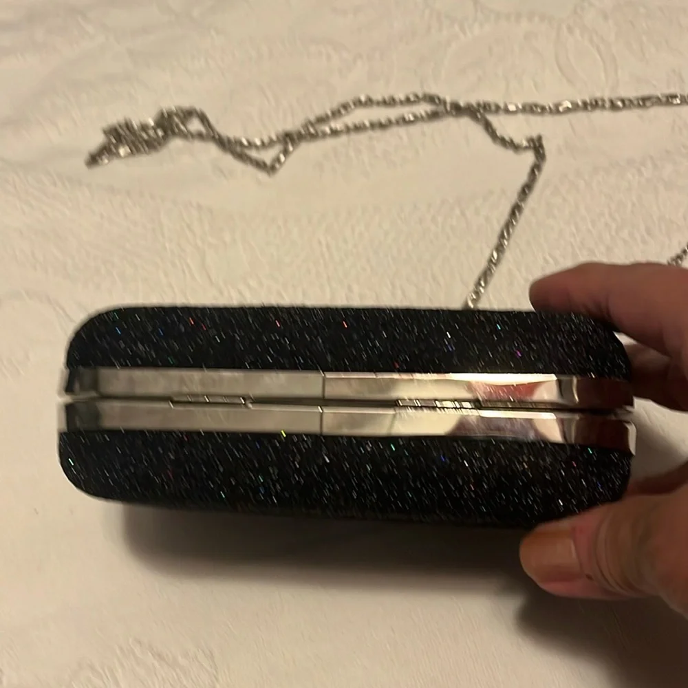 Super cute black clutch with black bow clasp with chain for shoulder wear - Picture 5 of 6
